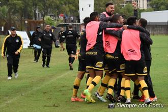 Comu "Tossi-ó" al final y ganó Comu "Tossi-ó" al final y ganó