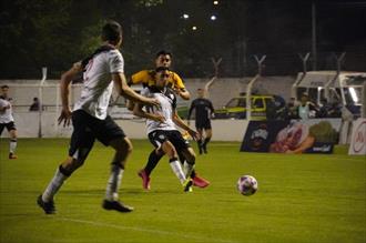 Gimnasia dejó a Santamarina al borde del precipicio