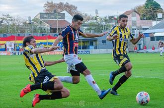 Cole recontra prendido, Flandria se bajó del Apertura