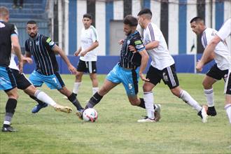 Penal, gol y festejo para Riestra