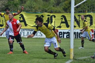 El Lobo es amarillo y negro El Lobo es amarillo y negro