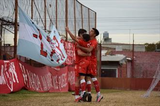 El Rojo sufre, pero no se baja