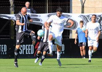 Los palos le impidieron el triunfo a Riestra