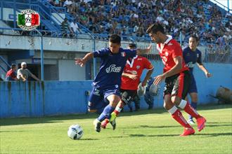 A mano en el debut