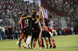 Domó al León en casa