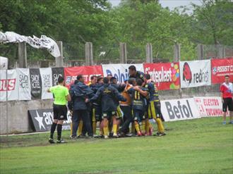 Alem lo ganó en los dos arcos