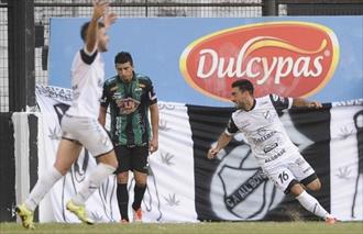 El clásico se tiñó de blanco y negro