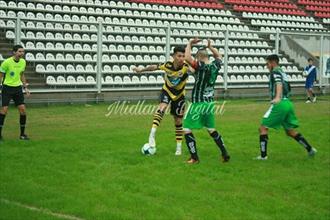 Demora, lluvia y empate en la primera semi