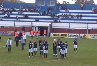 "Necesito un gol", cantaría Charly