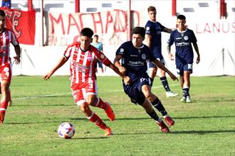 Fox Sports Argentina on X: #Futbol  Talleres de Remedios de Escalada  ascendió a la Primera Nacional. Tras el triunfo por 1 a 0 ante San Miguel,  consiguió es ascenso directo.  /