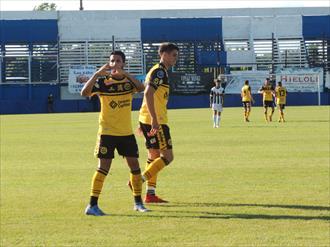 Vuela alto, queriendo alcanzar a Colegiales Vuela alto, queriendo alcanzar a Colegiales