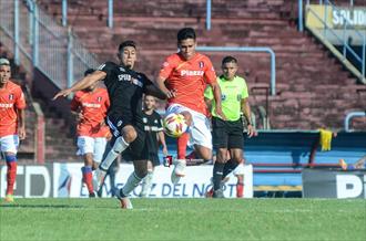 Riestra lo ganó con pelotazo y pizarrón