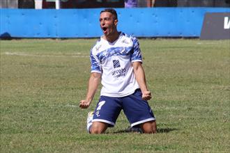 Lamadrid golpeó, aguantó y sumó