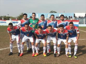 Con fortuna, Paraguayo se subió a la punta