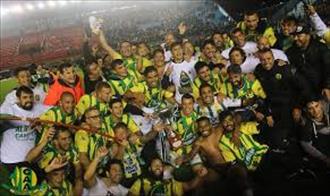 Campeón por arremetida y jerarquía Campeón por arremetida y jerarquía