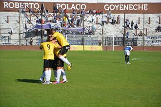 Acassuso recibió cuatro cartas calientes