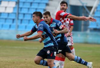 Arsenal sigue en Carrera