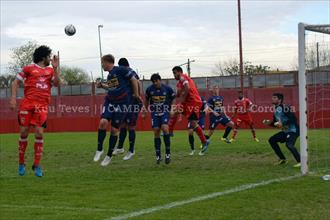 Caballo que alcanza, ganar quiere