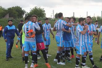 Argentino, puntero y con un pie medio en la Copa Argentino, puntero y con un pie medio en la Copa