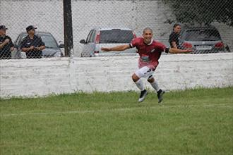 Claypole puso la fiesta, Lamadrid los goles