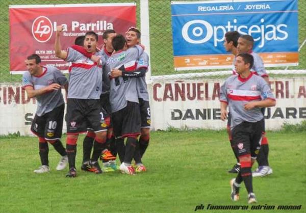 Cañuelas F.C: A Cañuelas se le escapó la victoria sobre el final